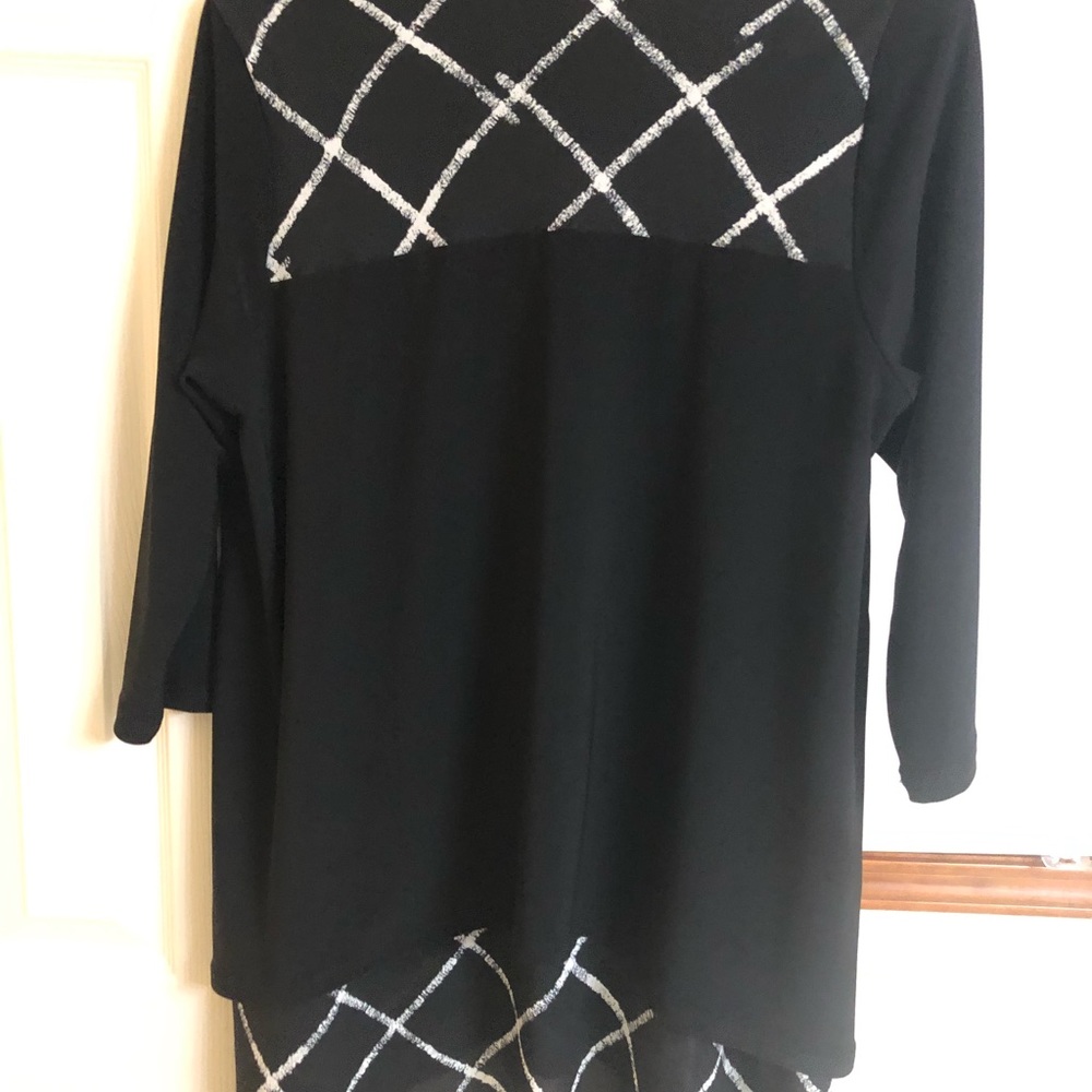 Sympli top. New without tag. Never worn.